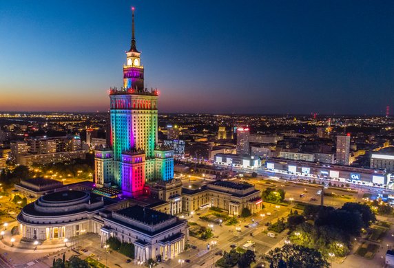 Obecnie Pałac Kultury i Nauki w nocnej iluminacji