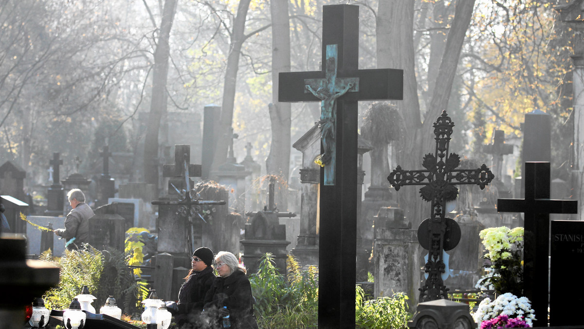 Szczyt komunikacyjny w Warszawie powoli się zaczyna; na razie nie ma informacji o problemach - powiedział we wtorek rzecznik ZTM Andrzej Skwarek.