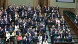 Posłowie Polski 2050 zagłosowali razem z PiS i Konfederacją. "Dali jasny sygnał Tuskowi"