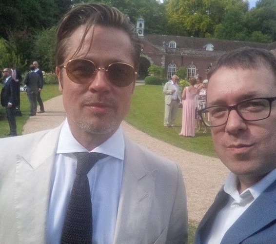 Brad Pitt na ślubie Guya Ritchiego i Jacqui Ainsley