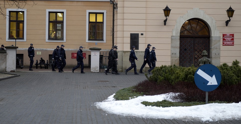 Policja przed Sądem Okręgowym w Rzeszowie przed rozprawą ws. Mariusza Trynkiewicza