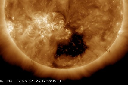 Na Słońcu powstała "dziura" 30 razy większa od Ziemi. Wywoła kosmiczny wiatr, który uderzy w nas pod koniec tygodnia