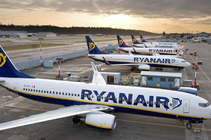 Zobacz, ile przez wakacje Ryanair zarobił na czysto
