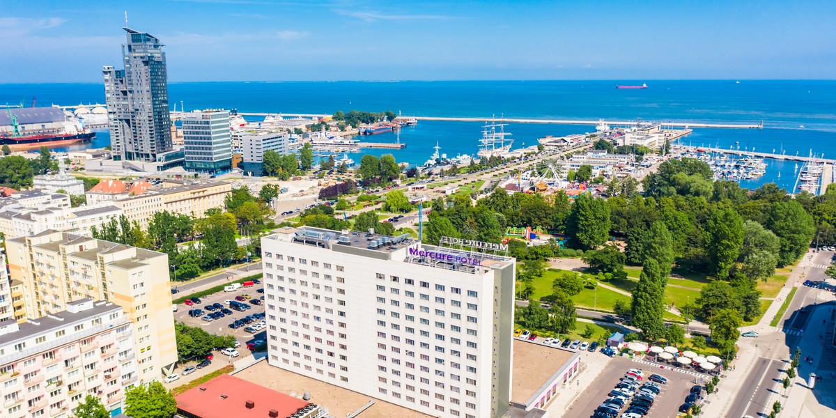 Wykorzystując swój mocny związek z Gdynią, hotel Mercure zorganizował Local Days by Mercure - imprezę łączącą muzykę, pokazy mody trójmiejskich projektantów oraz lokalną kuchnię