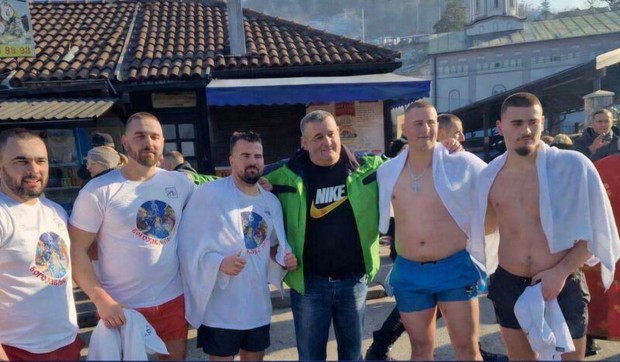 Četiri brata i otac plivaju za časni krst u Prijepolju