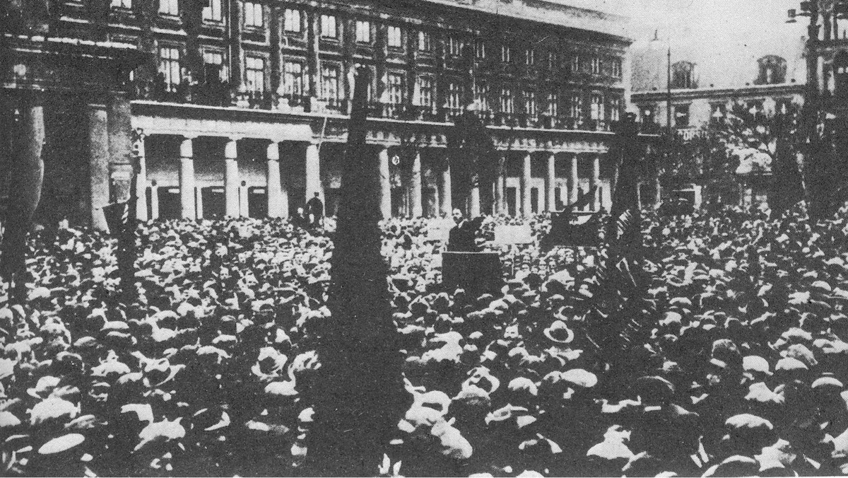 Święto Pracy, popularnie zwane 1 maja, jest międzynarodowym świętem klasy robotniczej. W Polsce Święto Pracy jest świętem państwowym od 1950 roku. Na świecie po raz pierwszy święto 1 maja obchodzone było w 1890 roku.