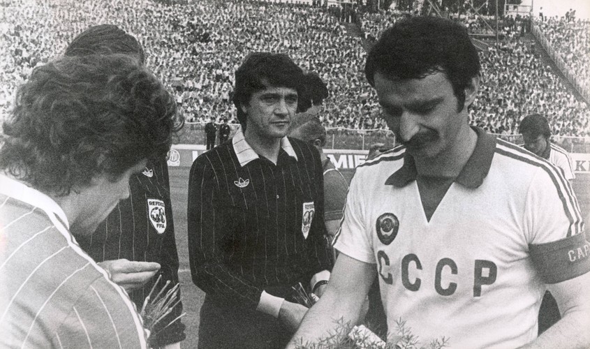Włodzimierz Smolarek w meczu Polska-ZSRR w Chorzowie w 1983 roku (1:1)