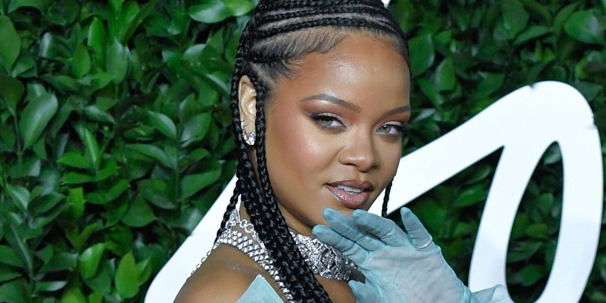 Rihanna po raz pierwszy została mamą. Jak podał serwis TMZ, chłopczyk przyszedł na świat w piątek 13 maja w Los Angeles