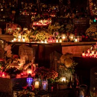 Tűzoltók figyelmeztetnek: erre figyeljen a temetőben és otthon, amikor gyertyát gyújt