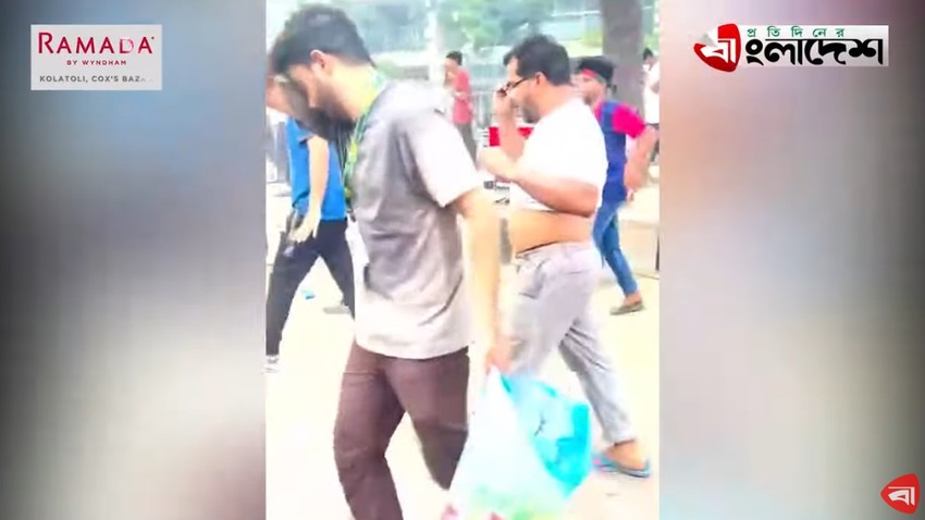 Mugdo briše oči od suzavca na protestu