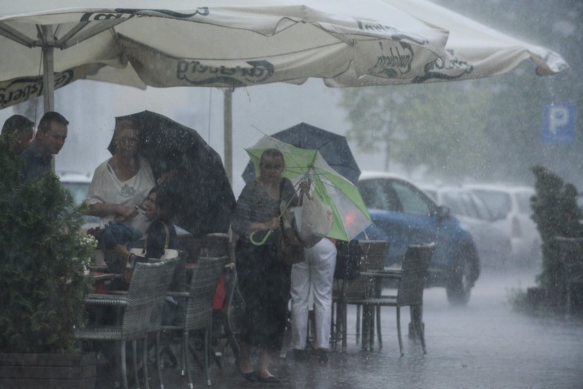 Nawałnica nad Mazowszem. Nie żyje operator dźwigu