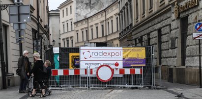 Kraków. MPEC wierci pod Sukiennicami