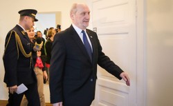 Macierewicz: Polityka historyczna to mówienie prawdy o własnej historii. Tak długo ukrywanej...