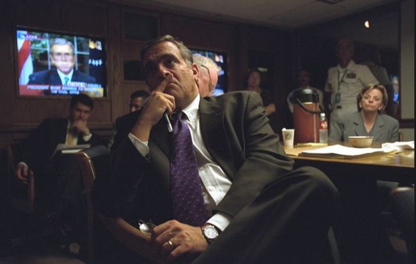 Džordž Tenet gleda Bušovo obraćanje naciji