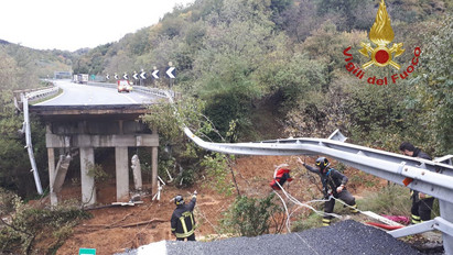 Ítéletidő – Leszakadt egy viadukt Észak-Olaszországban, újságpapírként söpörte el a sárlavina