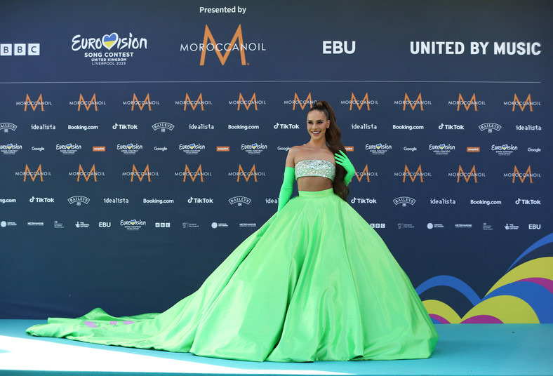 Blanka na Eurowizji w sukience z napisem "Bejba"