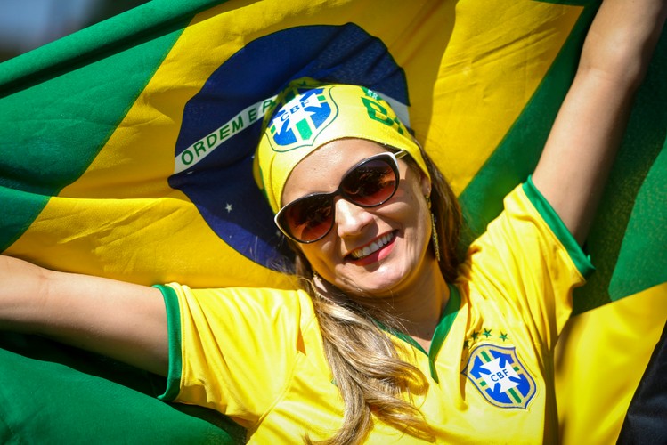 Piękne panie kochają piłkę nożna. Na mundialu ich nie brakuje