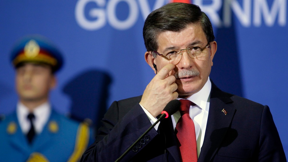 Premier Turcji Ahmet Davutoglu oświadczył dziś, że system prezydencki jest "właściwą" formą rządu dla jego kraju i że taki system, jeśli zostanie odpowiednio zdefiniowany, nie stanie się dyktaturą.