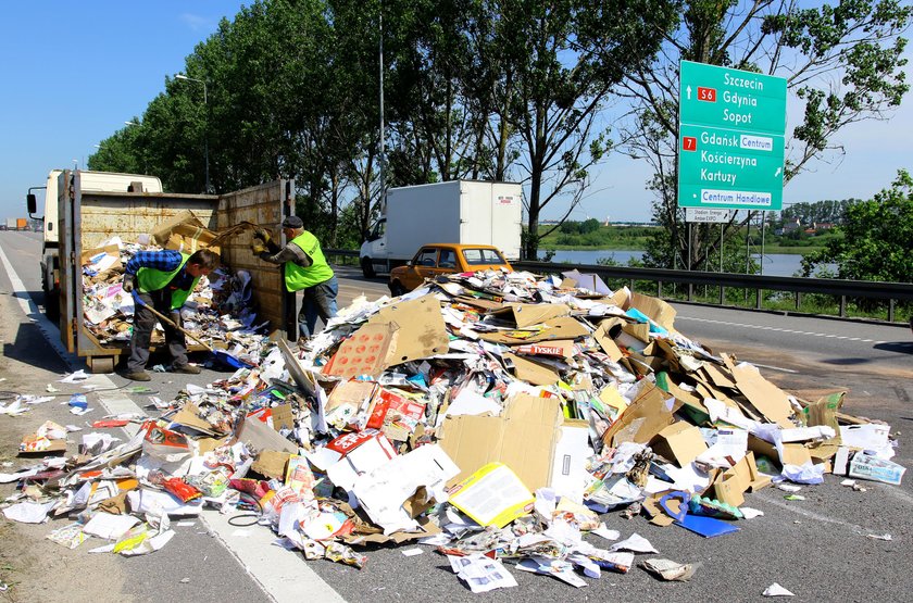 Gigantyczny korek na obwodnicy Trójmiasta. Wszystko przez wypadek śmieciarki