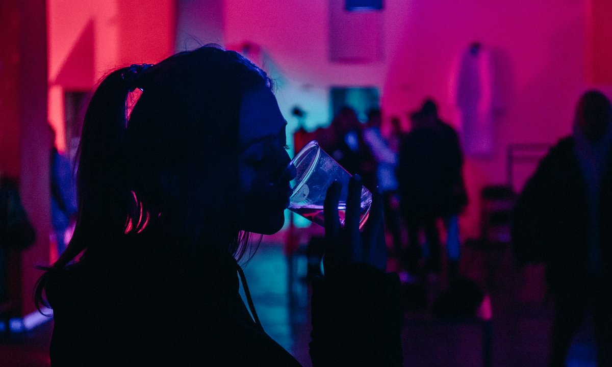 W końcu jest bransoletka gwałtownie wykrywająca pigułkę gwałtu. Rozdają ją za darmo