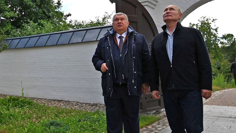 Władimir Putin i dyrektor generalny Rosnieftu Igor Sieczin