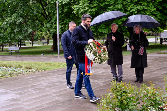 Šapić položio venac na spomenik Milici Rakić i deci stradaloj u NATO bombardovanju