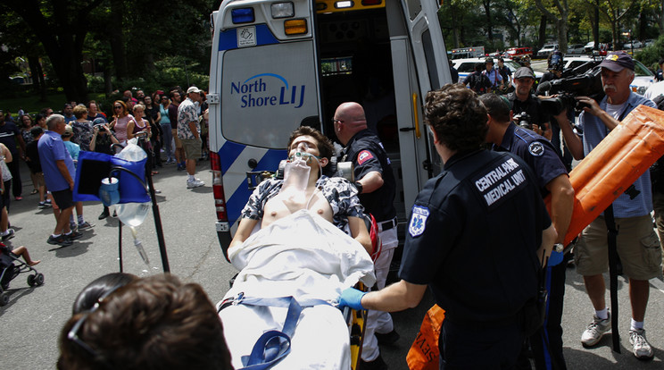 Connor Goldent azonnal kórházba szállították, még most is küzdenek a lábáért az orvosok /Fotó: AFP