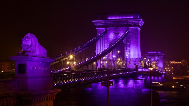 koraszülött lila lánchíd