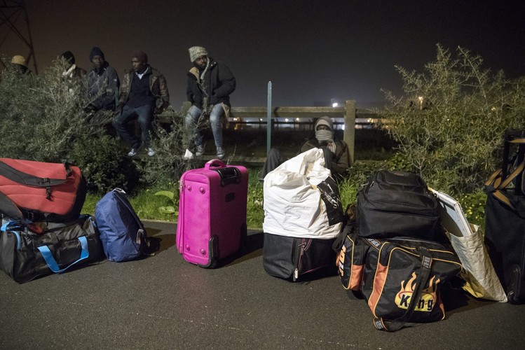 Likwidacja obozowiska migrantów w Calais, zwanego 'dżunglą'