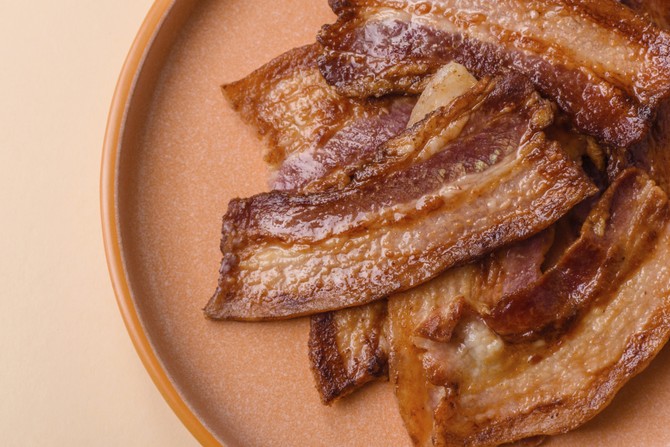 Slanina će uz pomoć vode biti hrskava i ravna nakon prženja