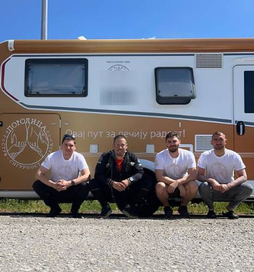 Nikola Rokvić sa prijateljima