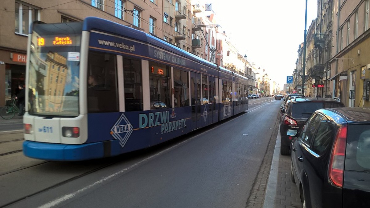 Torowisko przy ulicy Starowiślnej zostanie wyremontowane. Zarząd Infrastruktury Komunalnej i Transportu ogłosił właśnie przetarg na przygotowanie niezbędnej dokumentacji. Prócz wymiany szyn, przebudowana zostanie również droga oraz chodniki. Ulica Starowiślna zostanie przebudowana na odcinku od skrzyżowania z ulicą Dietla do mostu Powstańców Śląskich.