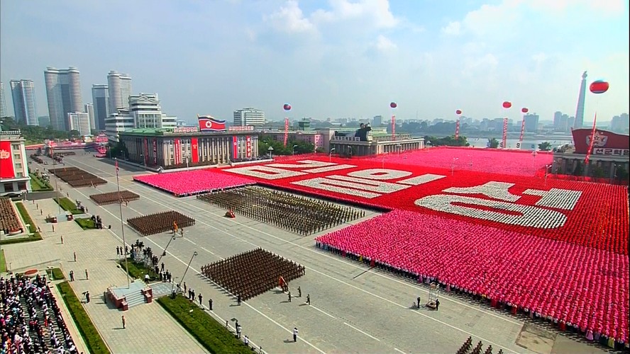 Napisy układane z wielotysięcznego tłumu - to północnokoreańska specjalność
