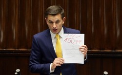 Błąd ludzki i kryptoreklama. Kurski tłumaczy KRRiT, dlaczego TVP wymazała posłowi PO serduszko WOŚP