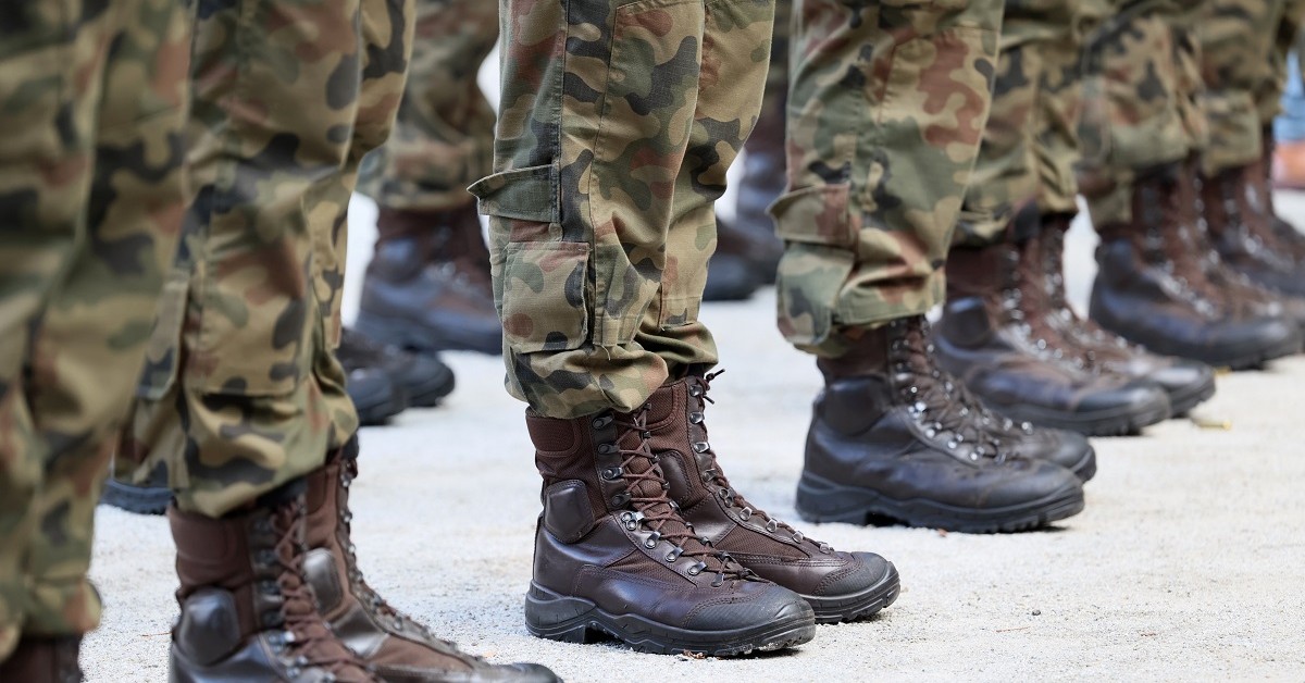 Wojsko wzywa. 235 tysięcy Polaków dostanie listy z armii. Kobiety też muszą się stawić