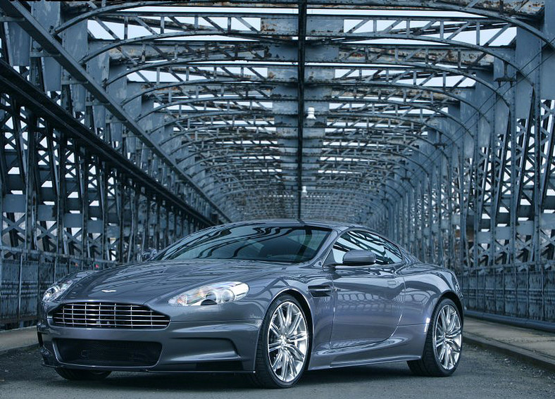 Aston Martin DBS – teoria spisku