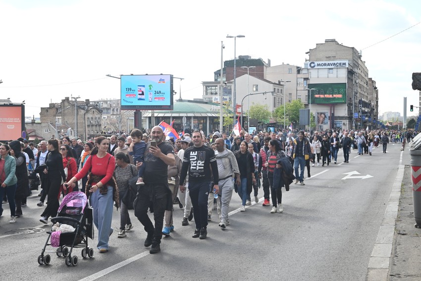 Građani prelaze Brankov most