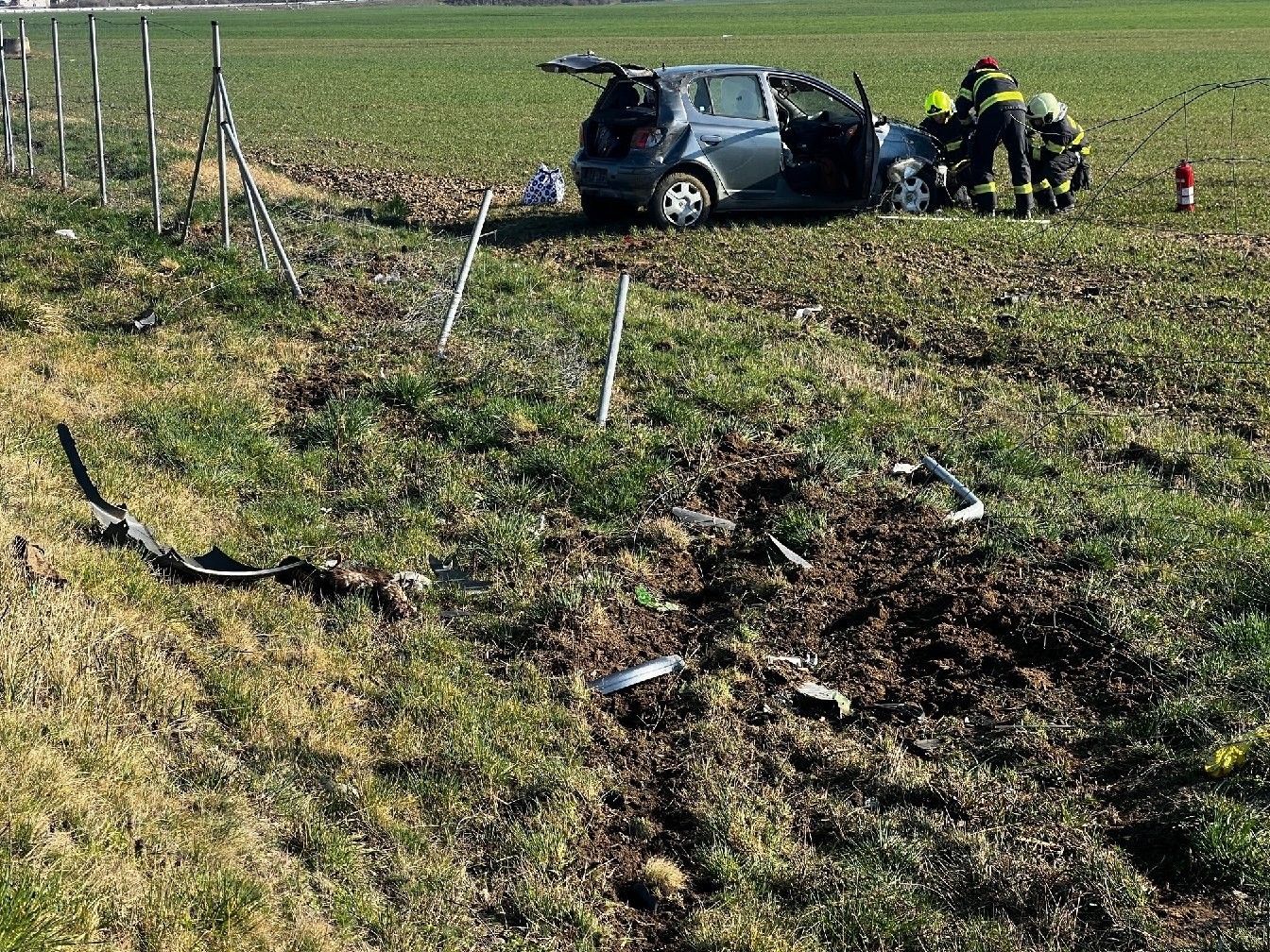 Pri nehode na diaľnici D1 sa zranila vodička osobného automobilu.