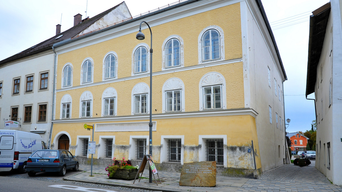 Dom, w którym urodził się Hitler w Braunau am Inn w Austrii