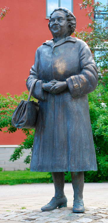 Posąg autorstwa Susanny Arwin w kampusie w Växjö