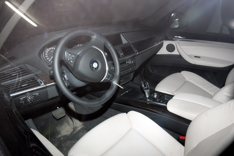 Auto marki BMW zerekwirowane przez syndyka należące uprzednio do Łukasza Daszuta, dziś prawnika Marcina P.