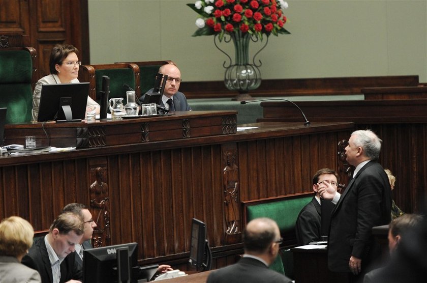 Kaczyński ostro do premiera: Kaczka po smoleńsku i krwawa mery to wina...