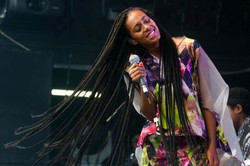 Siostra Beyonce tańczy w centrum handlowym