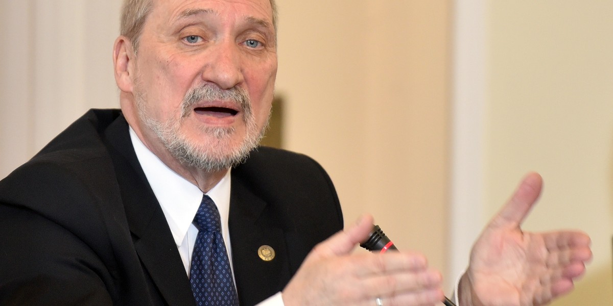 Macierewicz o zarobkach podkomisji smoleńskiej