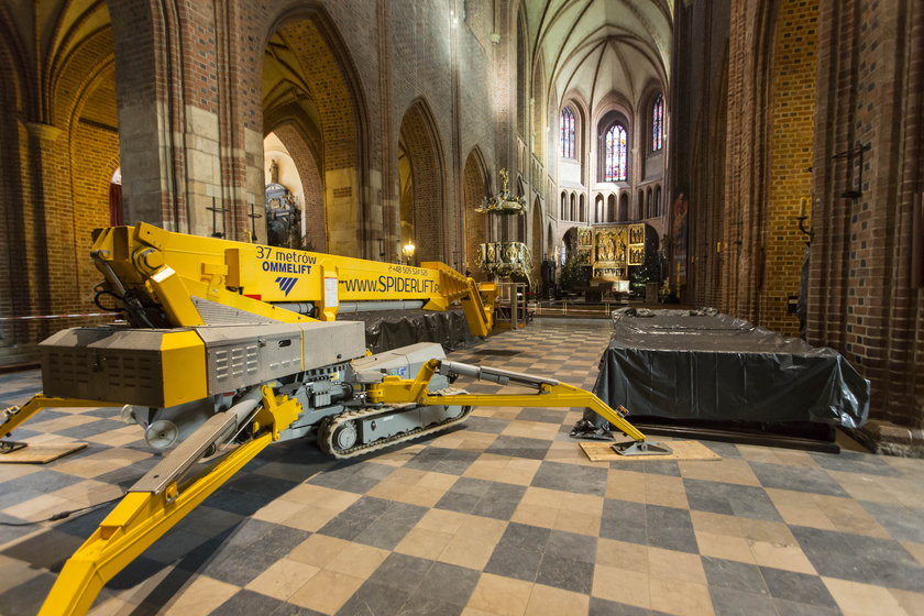 Wielkie sprzątanie w katedrze