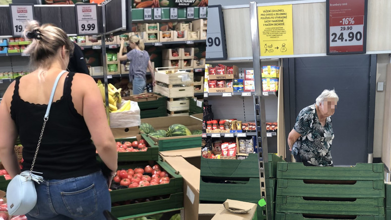 Polacos y checos compran alimentos