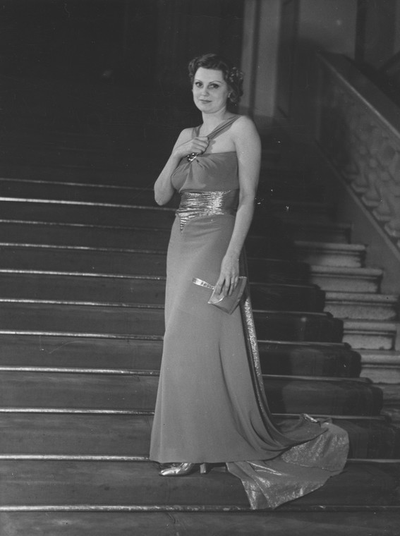 Maria Bogda podczas balu (1938)