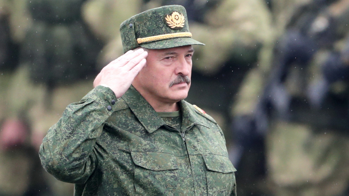- W Europie Wschodniej trwa konsekwentna militaryzacja – mówił Alaksandr Łukaszenka podczas uroczystości z okazji 100-lecia armii białoruskiej. Święto to nawiązuje do daty utworzenia sowieckiej Armii Czerwonej w 1918 roku. - Jesteśmy gotowi bronić swojej ziemi - podkreślił prezydent Białorusi.