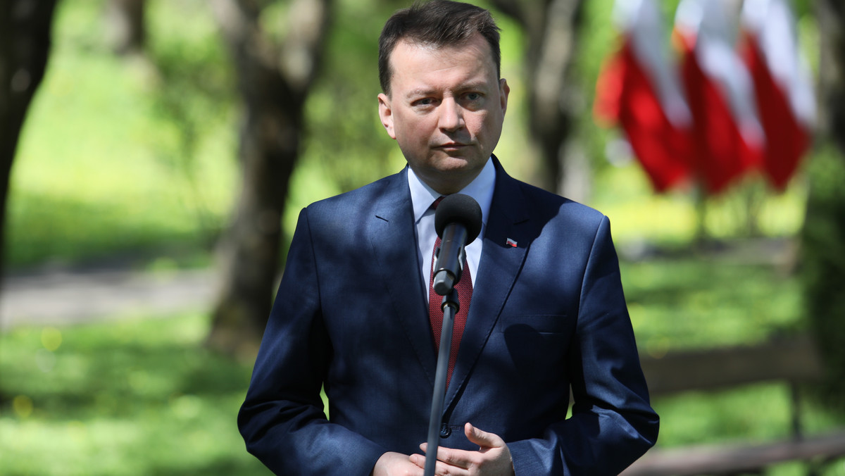 Nagrody wypłacone dla ministrów w rządzie PiS były błędem. Sam zwróciłem nagrody - przekazałem te pieniądze na Caritas Polska - powiedział minister Mariusz Błaszczak.