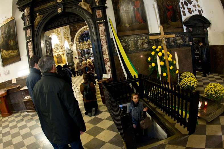 Wejście do krypty w podziemiach jasnogórskiej Kaplicy Matki Bożej